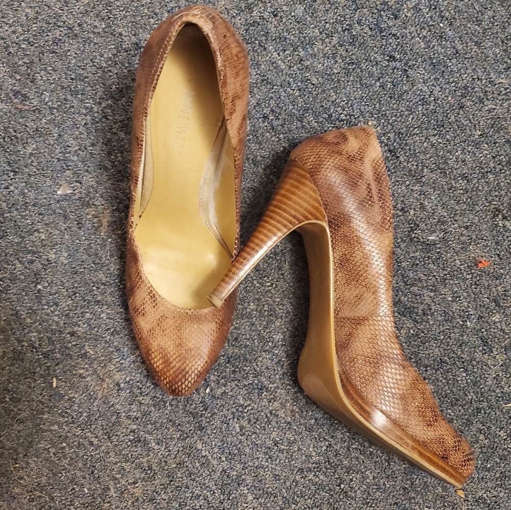 Charlotte Russe tan pumps